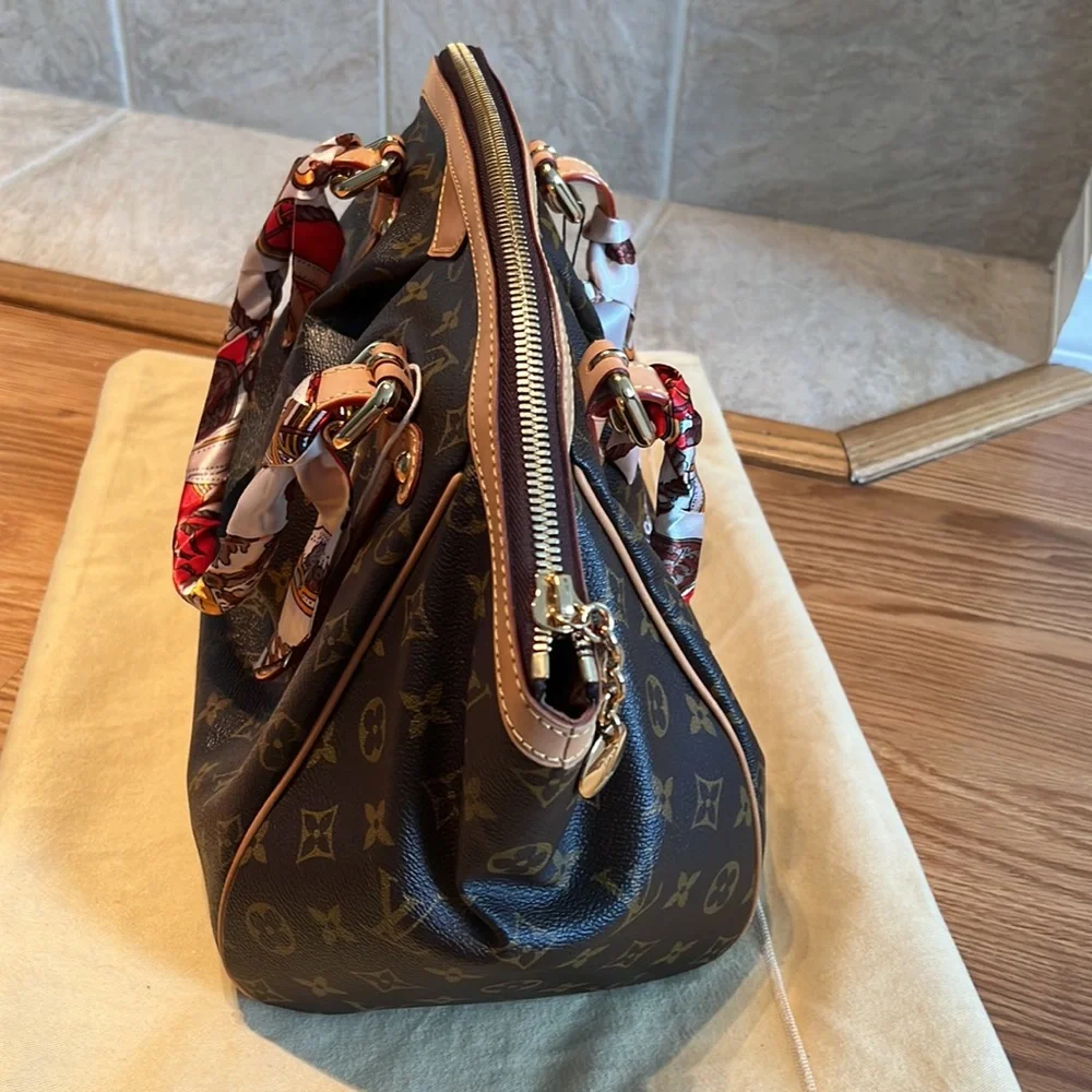 Gorgeous Louis Vuitton Tivoli bag